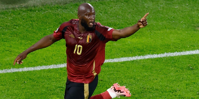 Chelsea muốn bán đứt Lukaku.