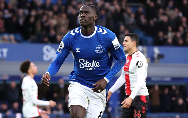Amadou Onana không muốn lật kèo Aston Villa.