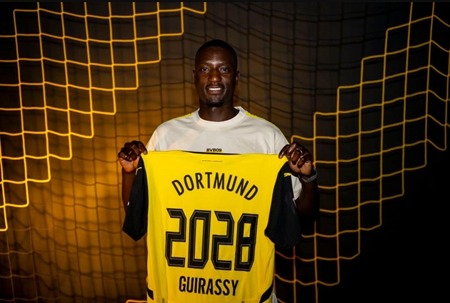 Serhou Guirassy ký hợp đồng 4 năm với Borussia Dortmund.