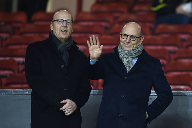 Nhà Glazer vẫn còn quyền lực tại Old Trafford.