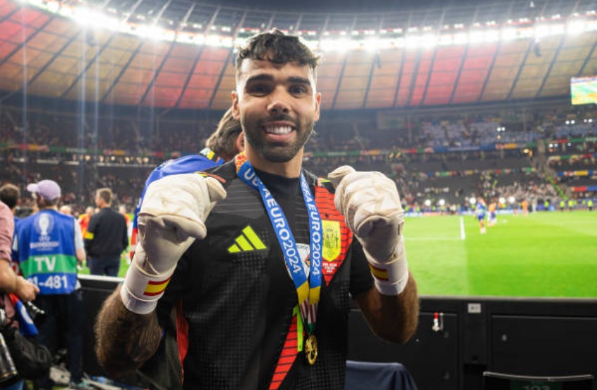 Thủ môn: David Raya. Arsenal đã chi khoảng 32 triệu euro để mua đứt thủ thành người Tây Ban Nha từ Brentford.