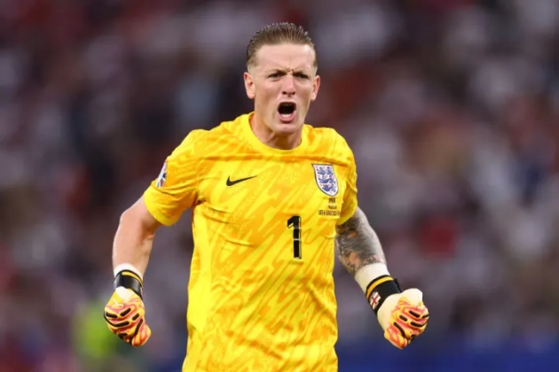 Pickford có phản xạ cực tốt nhưng chơi chân không giỏi.