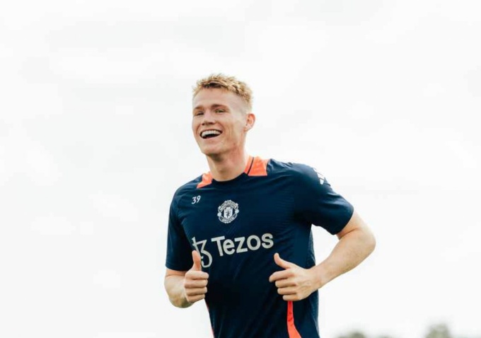 Man Utd tiếp tục có buổi tập chuẩn bị cho trận giao hữu thứ hai ở mùa hè năm nay. Họ sẽ có chuyến làm khách tới sân của Rangers vào tối 20/7.