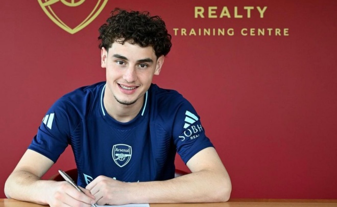 Tommy Setford gia nhập Arsenal.