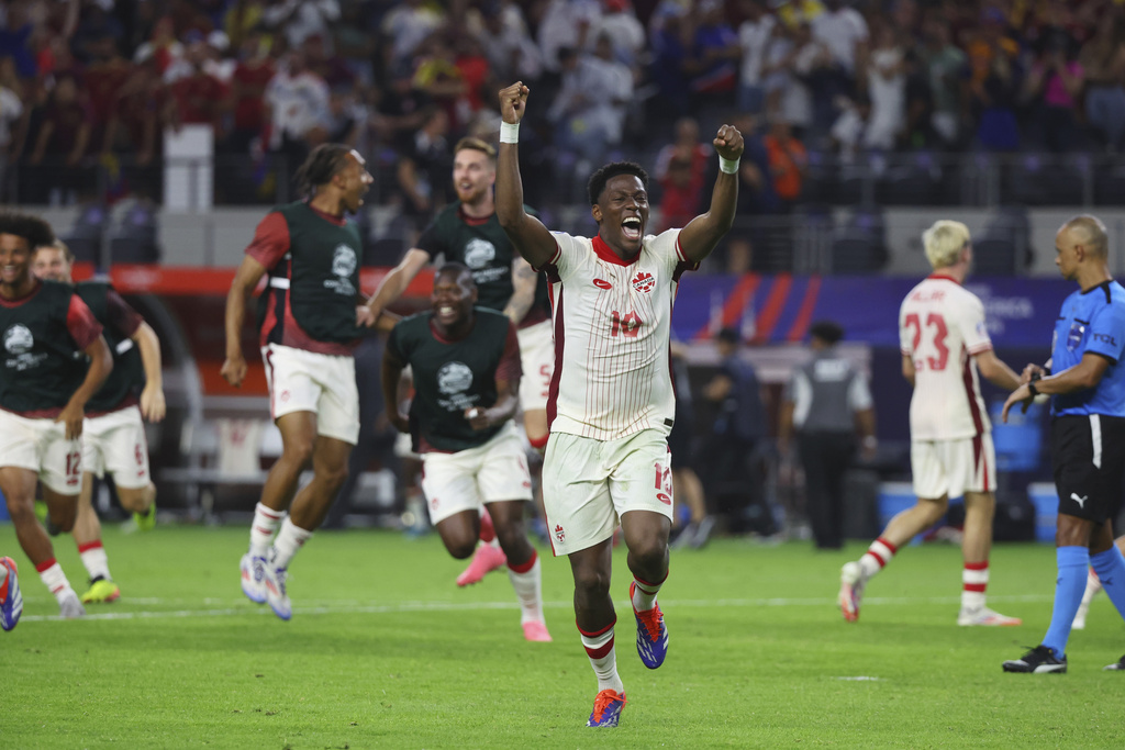 Chelsea nên theo đuổi David thay vì Omorodion.