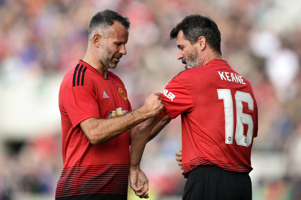 Giggs và Keane trong một trận đấu giao hữu.