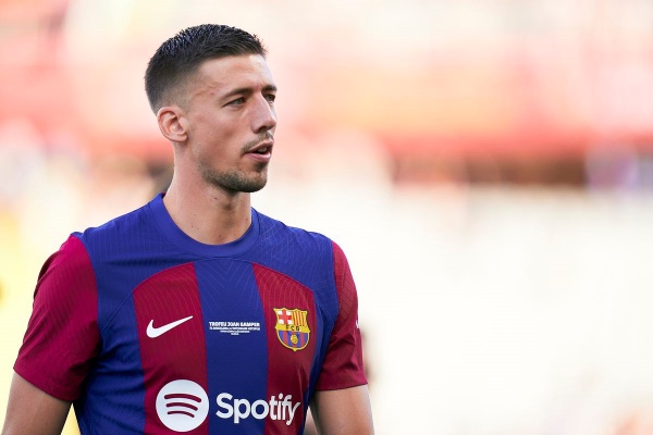 Lenglet trong màu áo Barcelona.