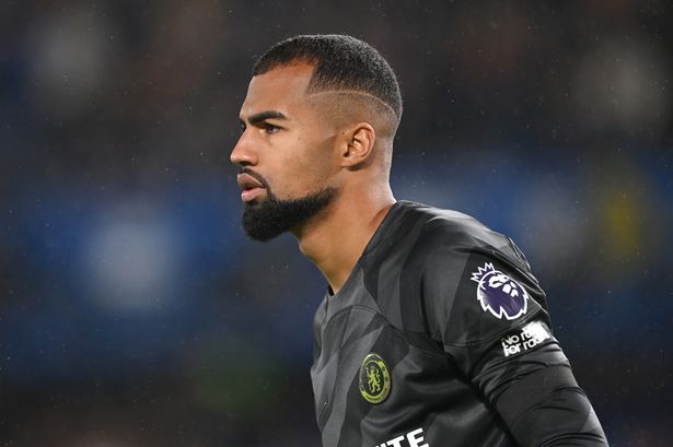 Sanchez mất vị trí ở Chelsea.