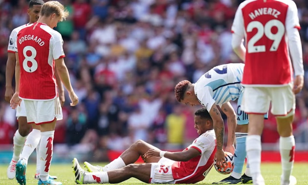 Timber dính chấn thương nặng ngay trong trận đấu đầu tiên cho Arsenal mùa trước.