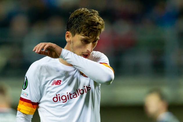 Riccardo Calafiori có khoảng thời gian đáng quên tại AS Roma.