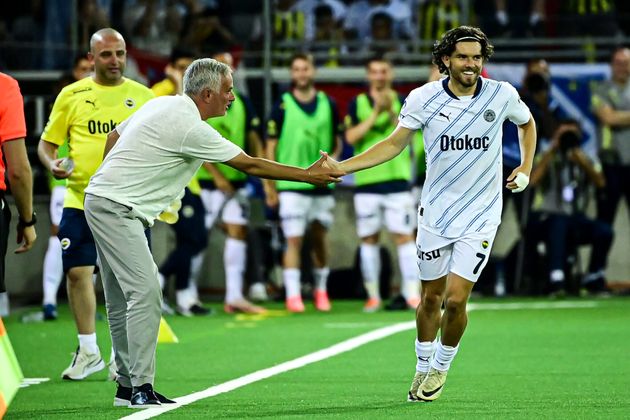 Dù xuất phát điểm là vòng sơ loại Champions League, Mourinho vẫn tỏ ra rất hào hứng và quyết tâm.