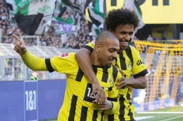 Adeyemi tỏa sáng ở Dortmund.