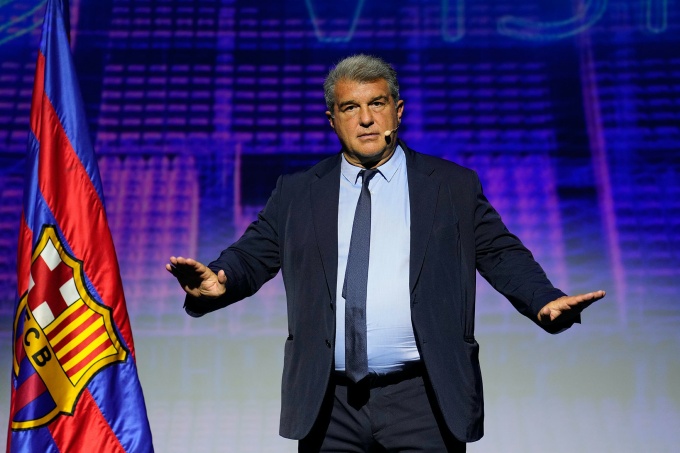 Laporta nói Barca có tiền, song tình hình tài chính của CLB đang rất ảm đạm.