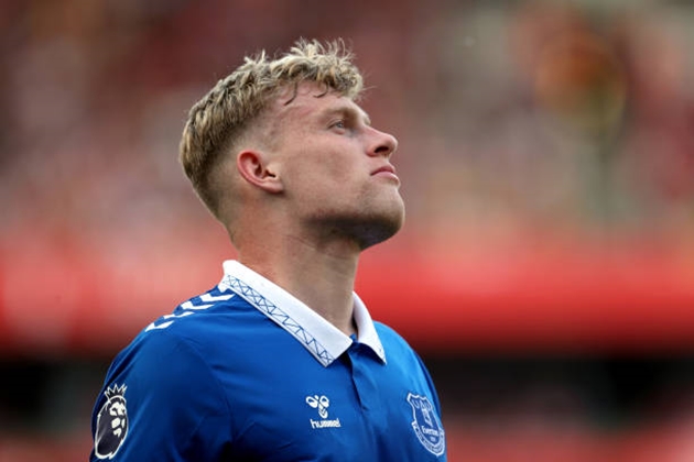 Jarrad Branthwaite ra yêu sách với Everton.