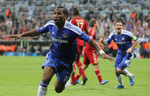 Drogba ghi bàn trong trận chung kết C1 với Bayern.