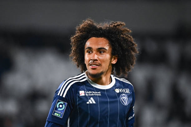 Liverpool tính chiêu mộ Mathys Angely.