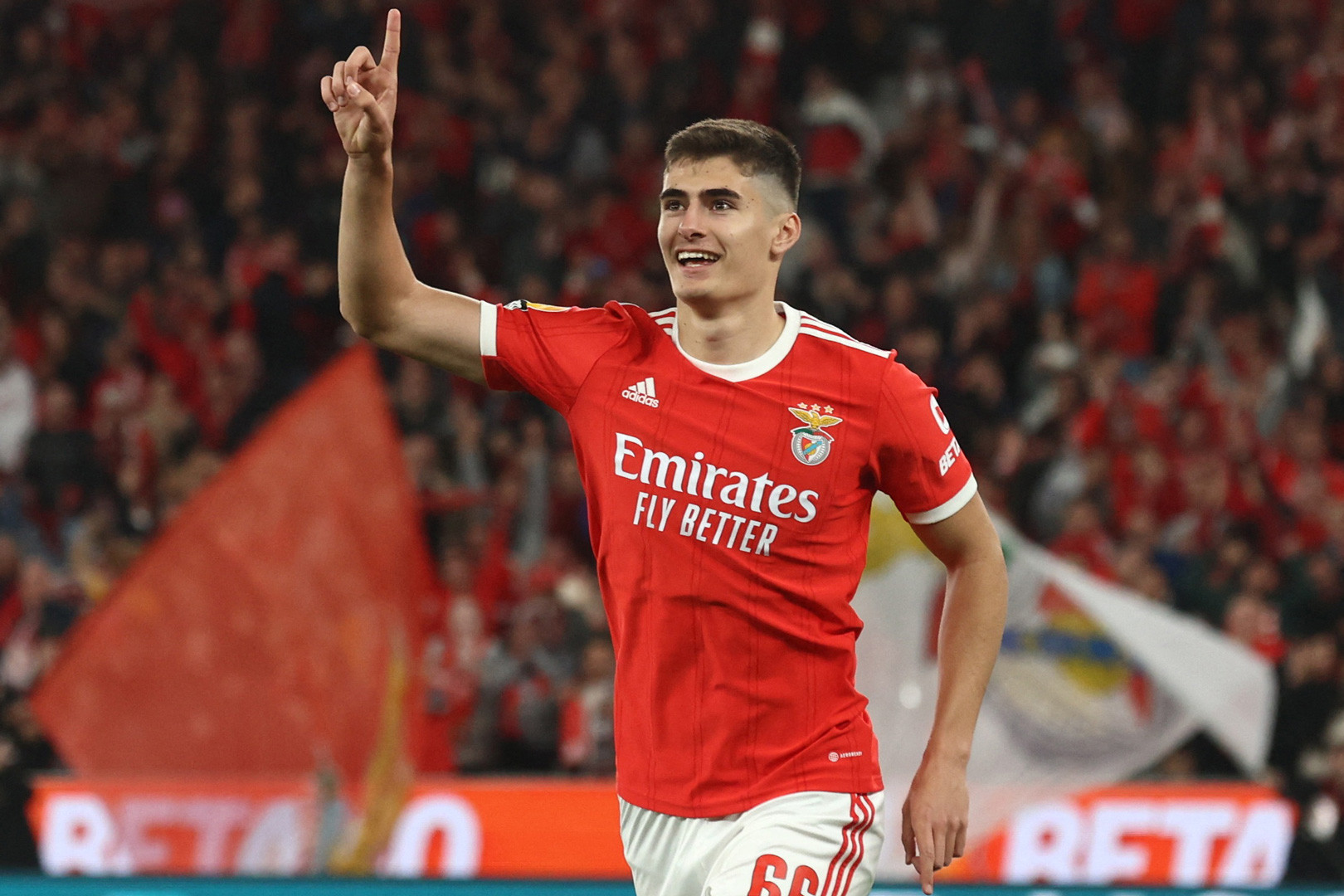 Trung vệ Silva của Benfica.