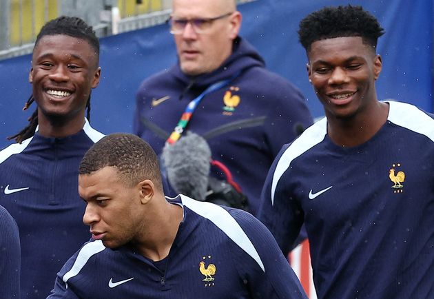 Mbappe sẽ có được sự ủng hộ nhất định từ các 'chiến hữu' tại tuyển Pháp.