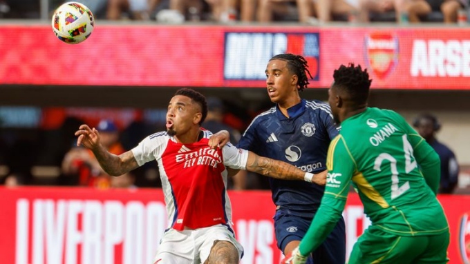 Leny Yoro là niềm hy vọng cho tương lai Man United.