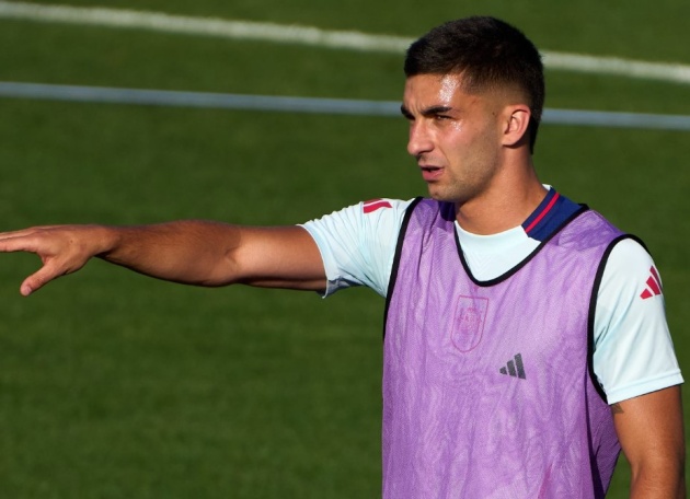 Barcelona 'hy sinh' Torres để chiêu mộ Nico Williams.