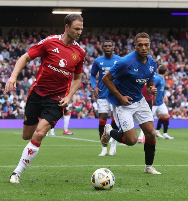 Evans trong màu áo Man United.