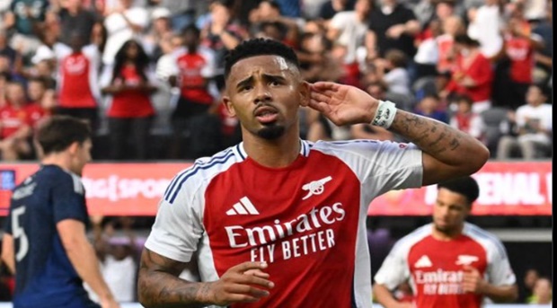 Jesus xé lưới Man United.