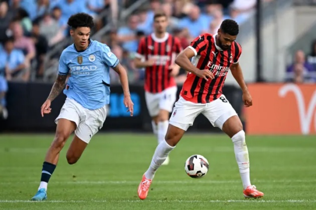 Bobb đang khiến người hâm mộ Man City phát cuồng.