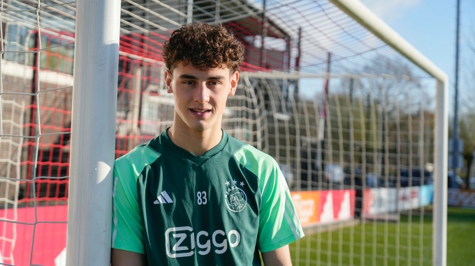 Arsenal đạt thỏa thuận với Ajax để ký hợp đồng với thủ môn Setford. Mức phía dành cho tài năng 18 tuổi người Anh khoảng 1 triệu euro, kèm các điều khoản bổ sung.
