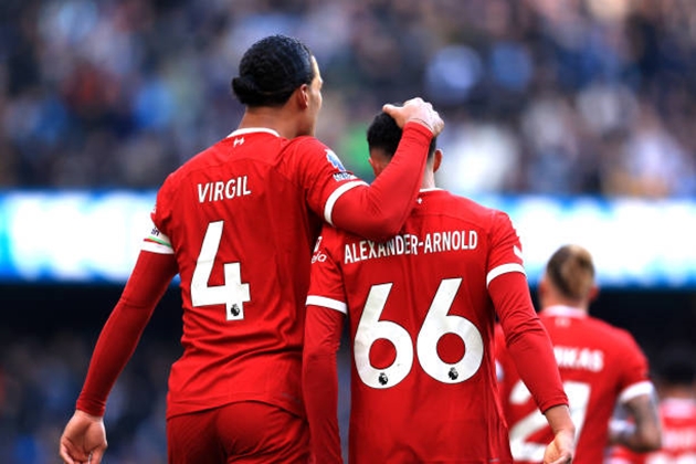 Liverpool nên tìm cách giữ lại Virgil Van Dijk và Trent Alexander-Arnold.