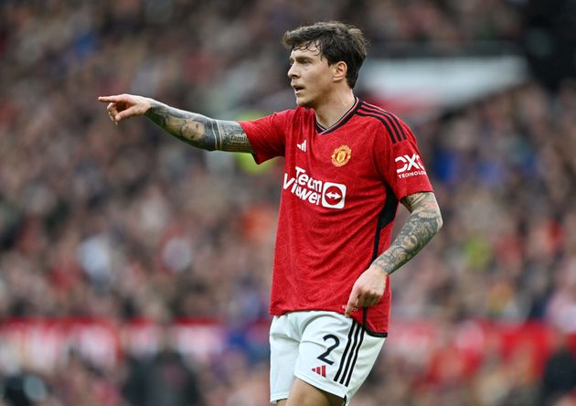 Victor Lindelof là mẫu trung vệ hiện đại với kỹ thuật tốt, khả năng chuyền bóng và đọc tình huống nổi bật.
