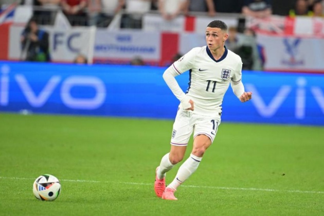 Foden không thể chơi tốt nhất khi dạt cánh trái.