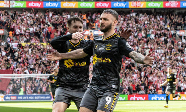 Southampton giành chiến thắng trước Leeds trong trận đá play-off thăng hạng.