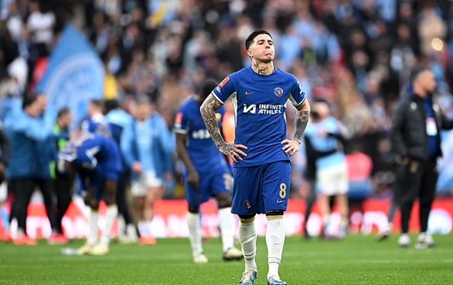 Enzo đã trở lại và xin lỗi toàn đội Chelsea.