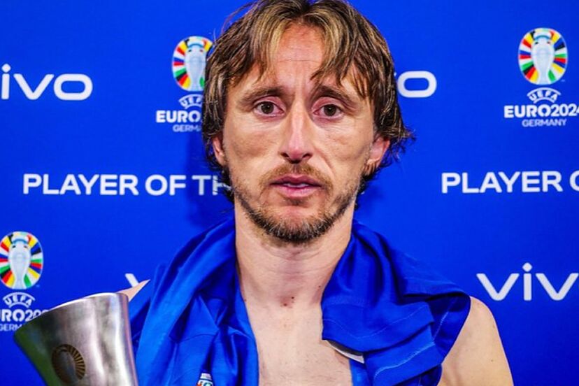 Modric vẫn thi đấu, trong khi Adam đã trở thành HLV.