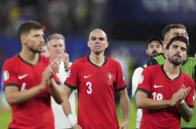 Pepe đá chính ở tuổi 41.
