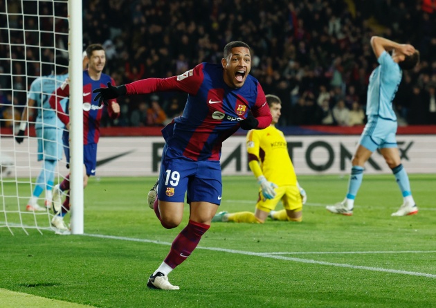 Roque ăn mừng bàn thắng đầu tiên cho Barca.