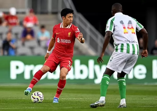 Endo trong trận đấu với Real Betis.