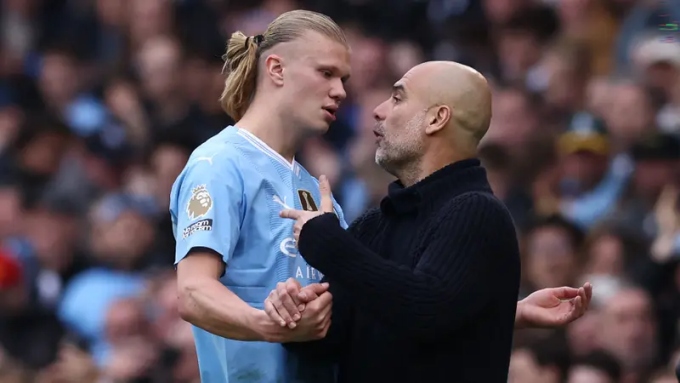 Pep Guardiola tiếp tục đối mặt với những áp lực.