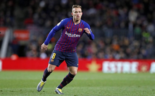 Arthur từng được kỳ vọng sẽ thay thế Busquets.