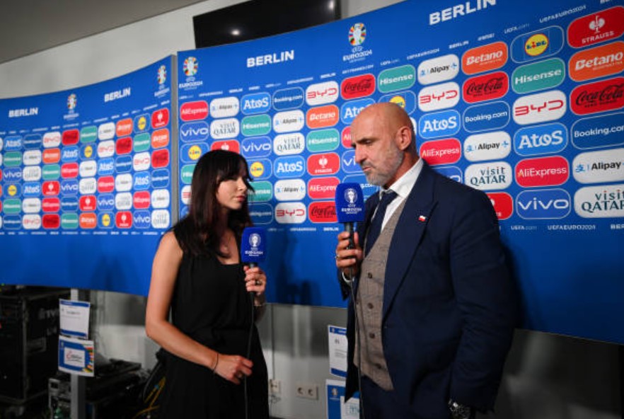 Cantona ủng hộ Tam sư tại EURO 2024.