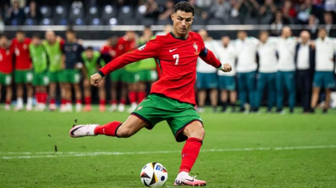 Ronaldo đã bỏ lỡ quá nhiều tình huống sút phạt trực tiếp.