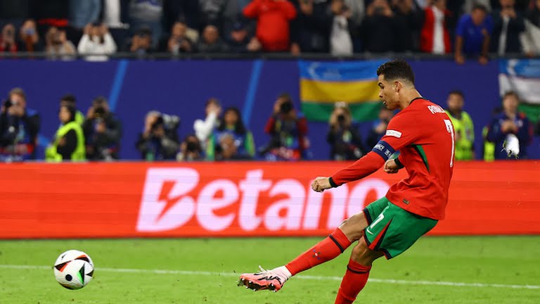 Trận Bồ Đào Nha gặp Pháp ở vòng tứ kết EURO 2024 diễn ra tương đối kịch tính và chặt chẽ. Hai đội cầm hòa nhau sau 120 phút và phải bước vào loạt sút luân lưu.