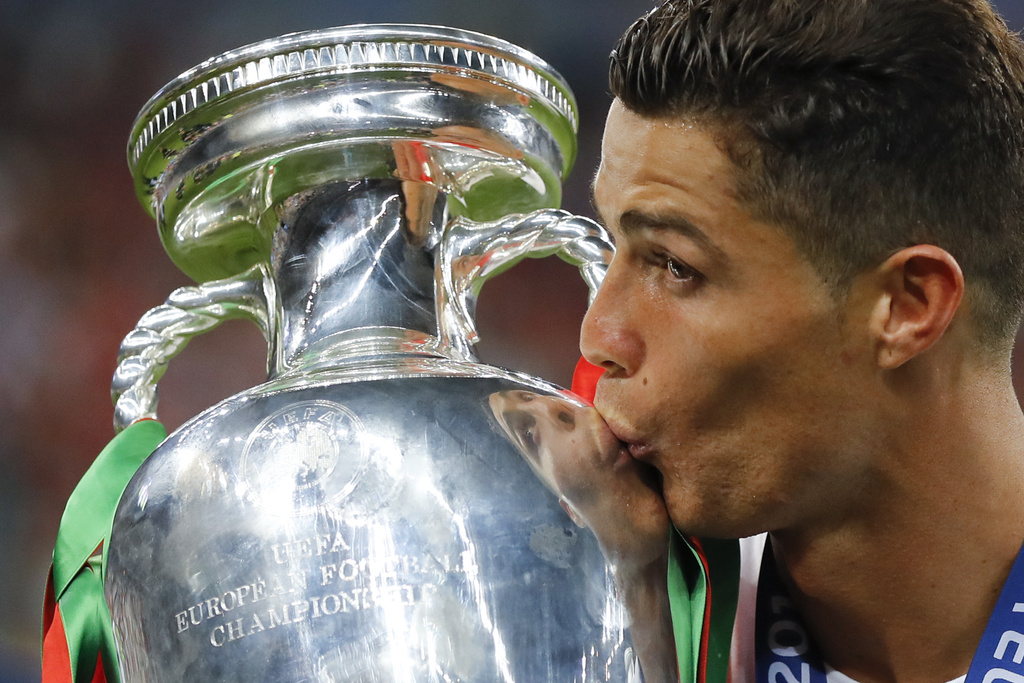 Ronaldo vô địch EURO 2016.