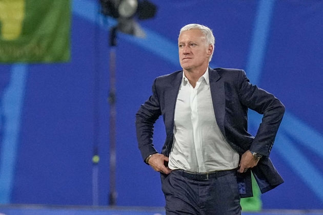 Didier Deschamps phớt lờ những lời chỉ trích.