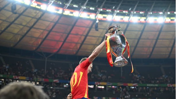 Dani Olmo được Barca quan tâm.