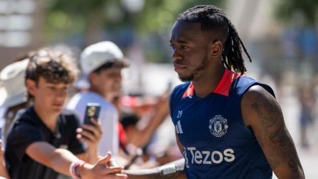 Thương vụ bán đứt Wan-Bissaka sắp hoàn tất.