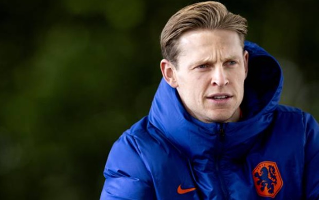 De Jong đứng trước dấu hỏi lớn về tương lai.