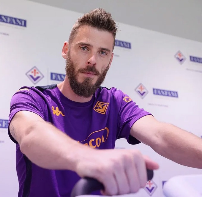 Khép lại mùa giải 2022/23, David de Gea thông báo chia tay Man Utd. Đội chủ sân Old Trafford quyết định không gia hạn hợp đồng nên thủ môn người Tây Ban Nha không còn cách nào khác ngoài việc ra đi.