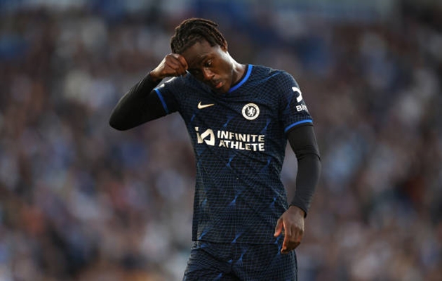 Trevoh Chalobah bị cấm sử dụng cơ sở vật chất của đội một Chelsea.