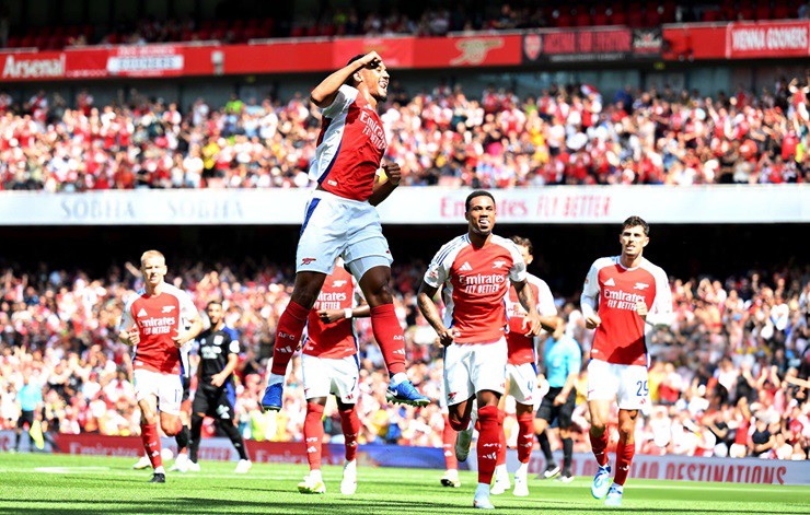 Saliba mở tỷ số cho Arsenal.